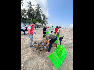 Cleanup at Juhu Beach by MET IOM